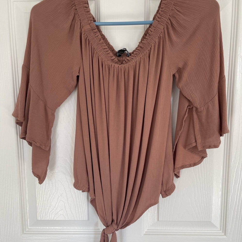 Express off the shoulder knot tie